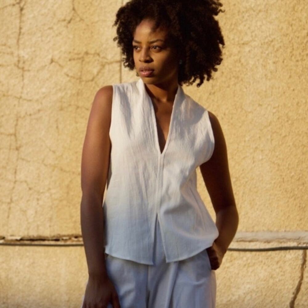Hackwith Design House cream V neck tank top sleeveless lagenlook shirt